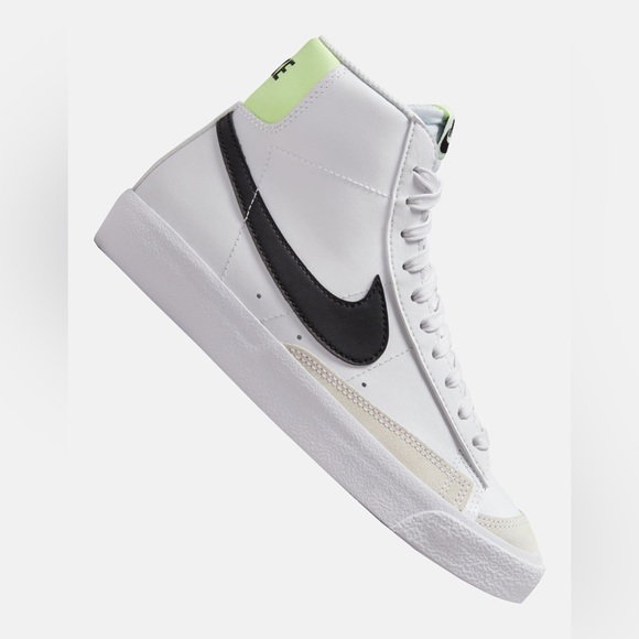 Nike Grade School Blazer Mid 77 White/Black DA4086 109 - Picture 3 of 9